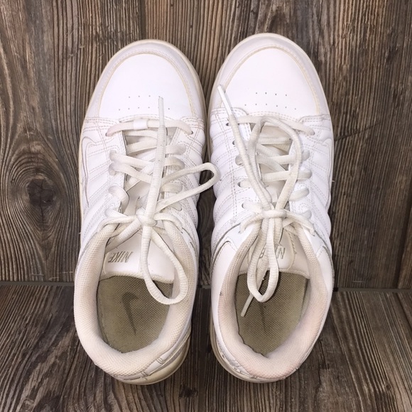 Nike (MOM Shoes)Women’s/Girls Leather Very Nice - Picture 5 of 8